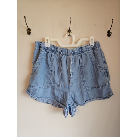 Time and Tru Women's MEDIUM WASH High Rise Frayed Hem Denim Shorts  L 12-14 - Picture 1 of 4